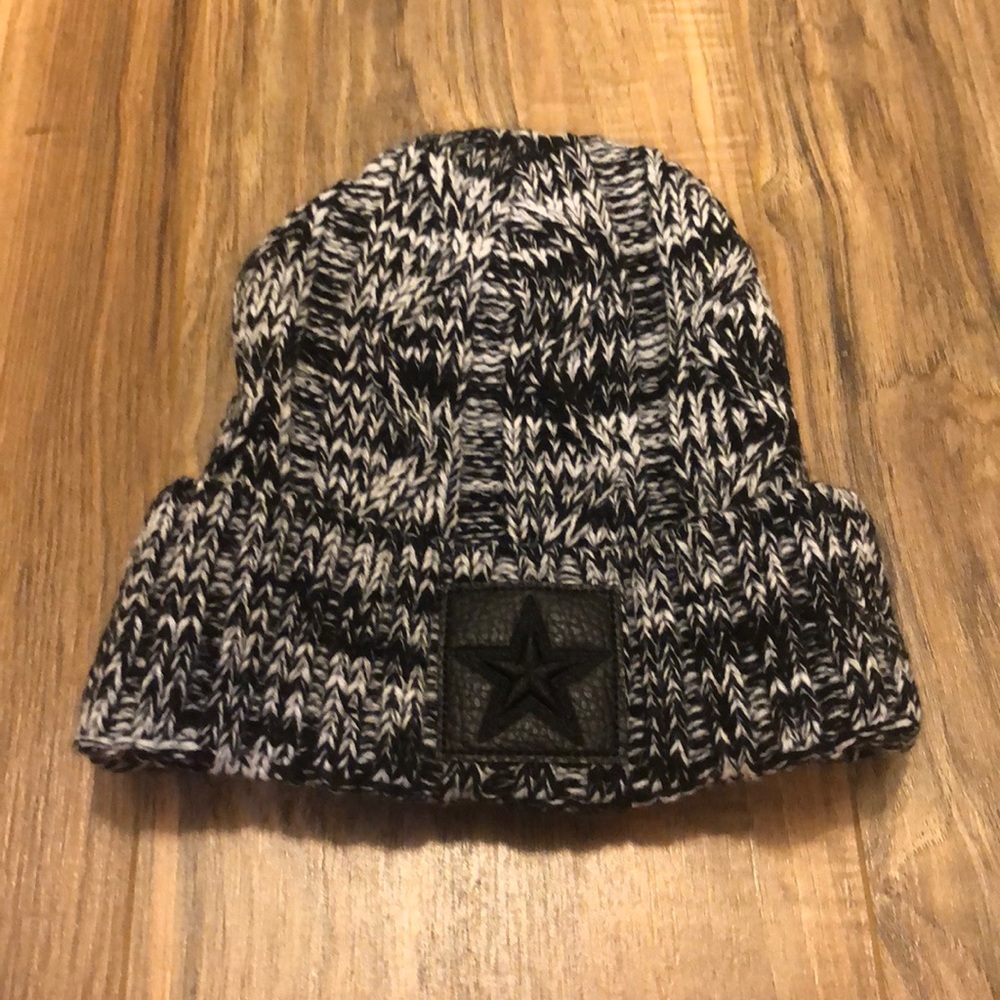 Never worn - New Era Black/white Cowboys knit